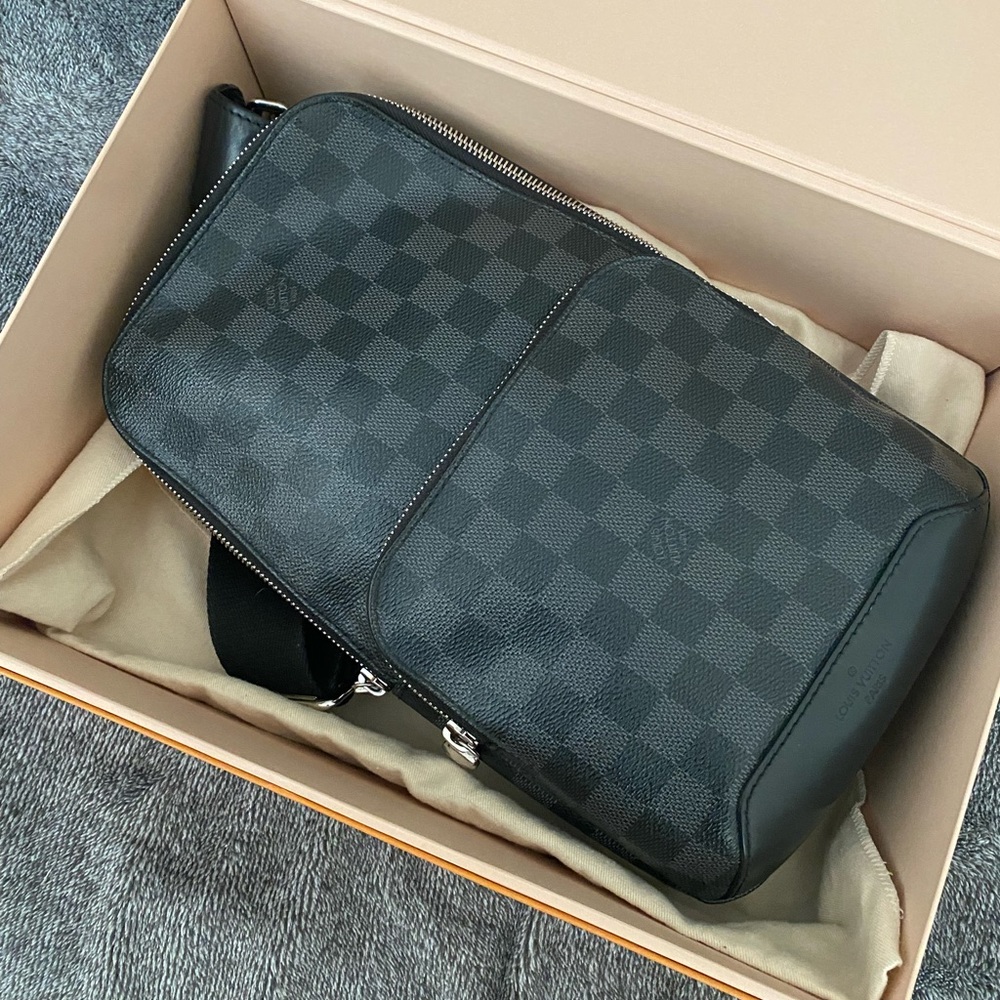Avenue Sling Bag